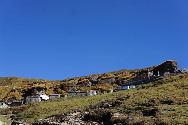 First glimpse of Tungnath temple, the highest Shiva temple, on the Chopta Chandrashila trek. | © MountRoutes